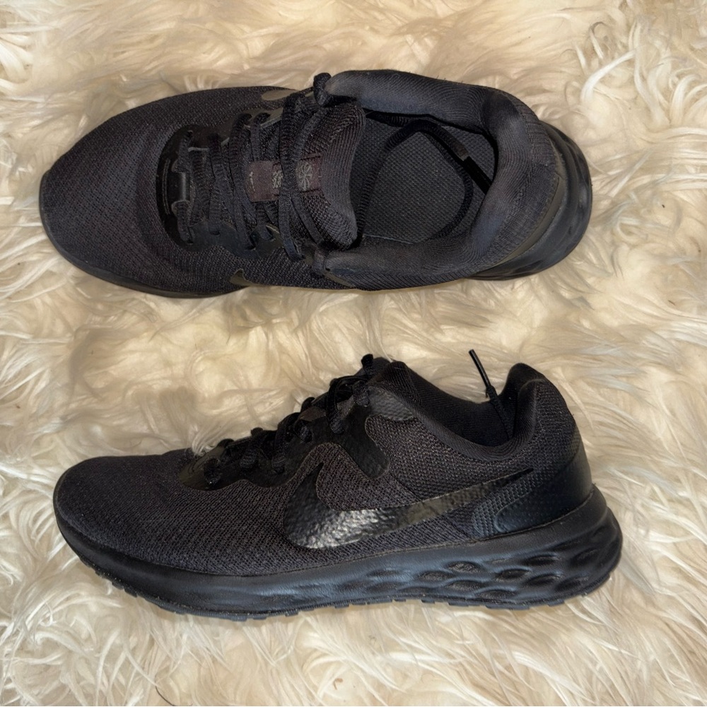 Nike All-Black Lightweight Running Sneakers